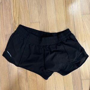 Lululemon hotty hot in 2.5”